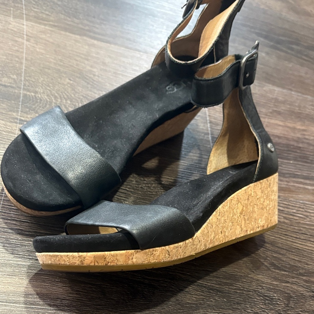 UGG women’s Zoe wedge sandals